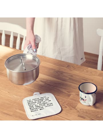 Mr. & Mrs. Panda Topflappen Ich sitze seit zwei... mit Spruch in Weiß