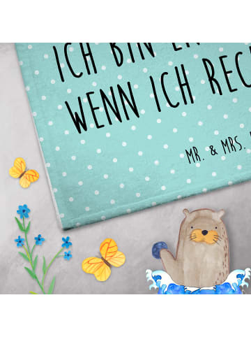 Mr. & Mrs. Panda Handtuch Stinktier Sitzen mit Spruch in Türkis Pastell