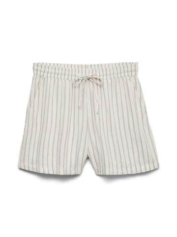Vero Moda Shorts in Snow White