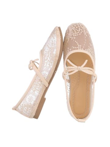 Ballerina in Beige