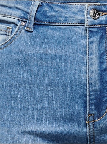 ONLY Flared fit jeans in Medium Blue Denim