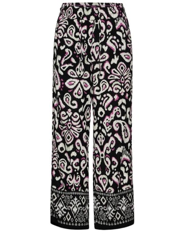 Cecil Capri in Black