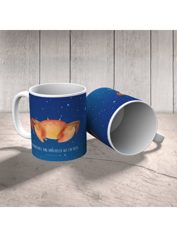 Mr. & Mrs. Panda Becher Sternzeichen Krebs mit Spruch in Sternenhimmel Blau