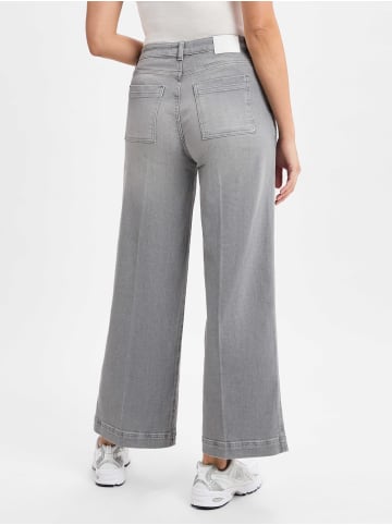 comma Jeans Alva in hellgrau