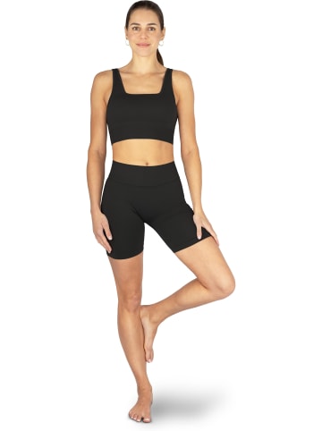 Circle Five Scrunch Shape Set (Push-Up Shorts und Medium Support Sport-BH) in Schwarz