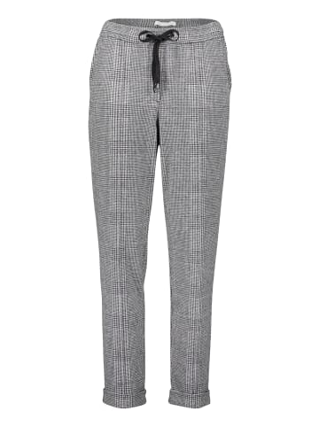 BETTY & CO Karo-Hose mit Bindegürtel in Black/Camel