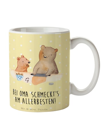 Mr. & Mrs. Panda Keramikbecher Oma Backen mit Spruch in Gelb Pastell