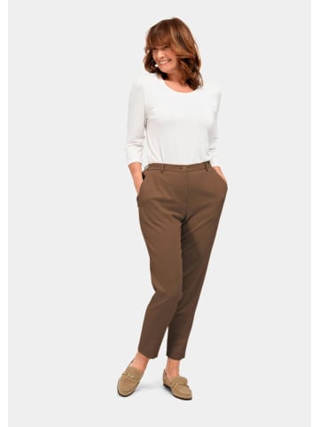 GOLDNER Kurzgröße:  Hose Carla mit Rippenstruktur in rost