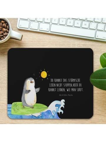 Mr. & Mrs. Panda Mauspad Pinguin Surfer mit Spruch in Schwarz