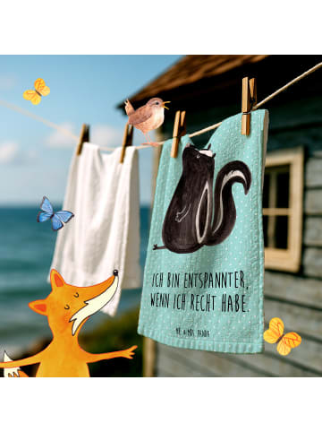 Mr. & Mrs. Panda Handtuch Stinktier Sitzen mit Spruch in Türkis Pastell