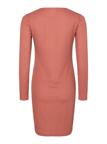 mama licious Kleid in Mahogany 1