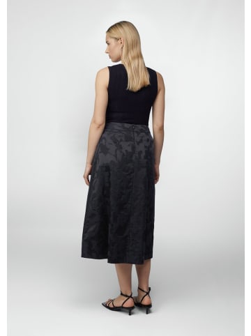 comma Rock in 59Q0_navy