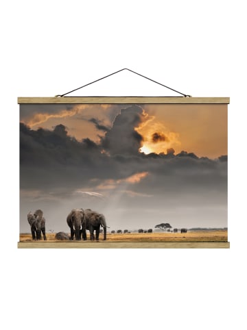 WALLART Stoffbild mit Posterleisten - Elefanten der Savanne in Grau