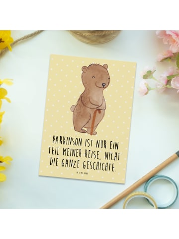 Mr. & Mrs. Panda Ansichtskarte Bär Parkinson mit Spruch in Gelb Pastell