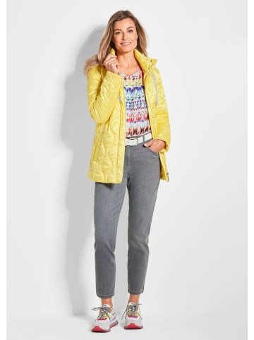 GOLDNER Kurzgröße:  Herbstjacke Damen mit welliger Steppung im sportlichen Look in gelb
