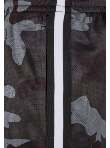 Urban Classics Shorts in darkcamo