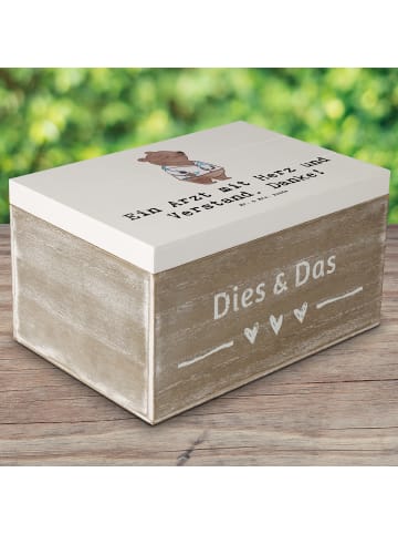 Mr. & Mrs. Panda Box Spruch Arzt mit Herz mit Spruch in Weiß