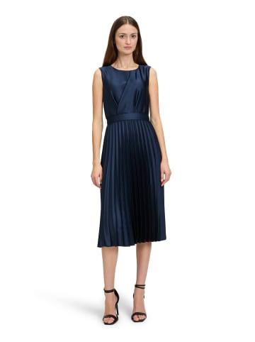 BETTY & CO Chiffonkleid mit Plissee in Dunkelblau