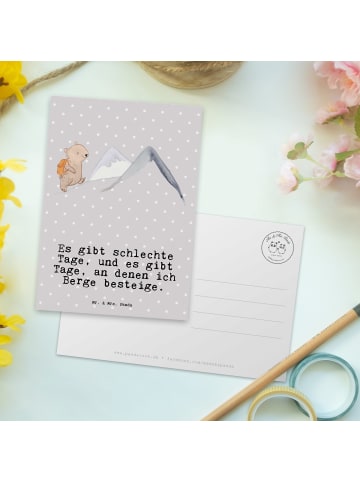 Mr. & Mrs. Panda Grußkarte Bär Bergsteigen mit Spruch in Grau Pastell