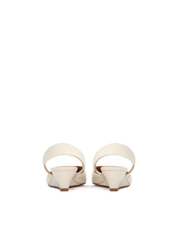 Kazar Pumps in Off-white