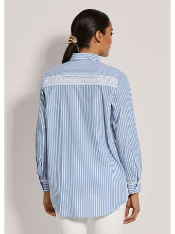 MADELEINE Streifenbluse mit Spitze in wollweiß / rauchblau