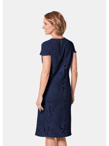 GOLDNER Kurzgröße:  Spitzenkleid aus Chiffon, Flügelärmeln in marine