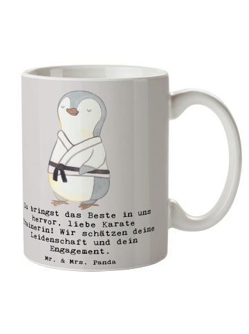 Mr. & Mrs. Panda Tasse Karate Trainerin mit Spruch in Grau Pastell