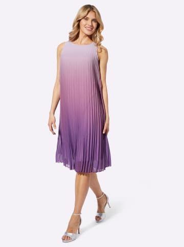 Sieh an! Plisseekleid in flieder-lila