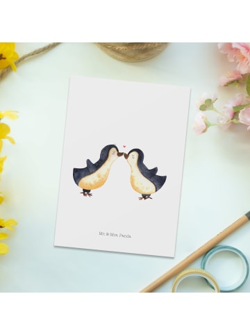 Mr. & Mrs. Panda Postkarte Pinguin Liebe ohne Spruch in Weiß