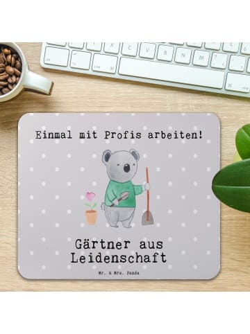Mr. & Mrs. Panda Mousepad Gärtner Leidenschaft mit Spruch in Grau Pastell