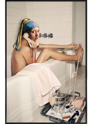 Juniqe Poster in Kunststoffrahmen "Girl with Pearl Earring Bath time" in Cremeweiß & Gr