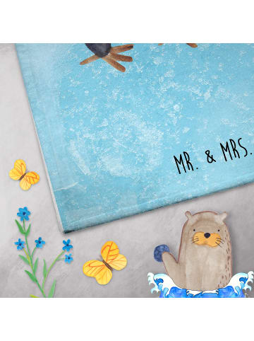 Mr. & Mrs. Panda gästetuch frottee Pinguin umarmen ohne Spruch in Eisblau