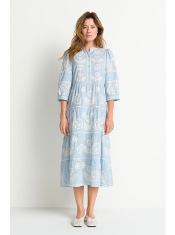 Rich & Royal Musselin Stickkleid in Skyway Blue