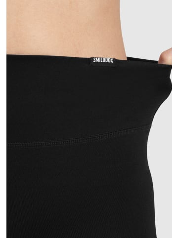 SMILODOX Shorts Darbie in Schwarz