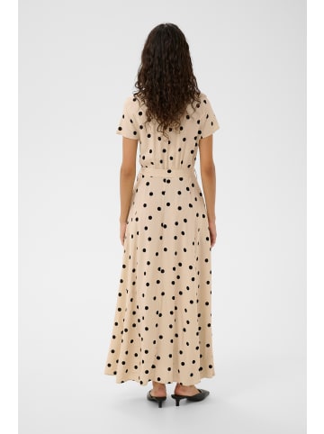 Soaked in Luxury Kleid SLArjana Feminine Form in Oatmeal with Black Dots