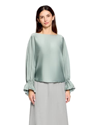 Betty Barclay Satin-Bluse mit U-Boot-Ausschnitt in Chinois Green