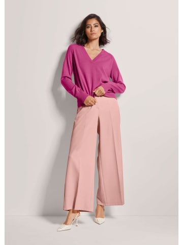 MADELEINE Kaschmirpullover mit V-Ausschnitt in magenta