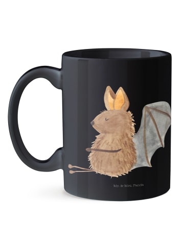 Mr. & Mrs. Panda Kaffeetasse Fledermaus Sitzen ohne Spruch in Schwarz
