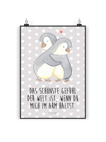 Mr. & Mrs. Panda Poster Pinguine Kuscheln mit Spruch in Grau Pastell