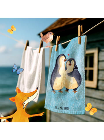 Mr. & Mrs. Panda gästetuch frottee Pinguin umarmen ohne Spruch in Eisblau