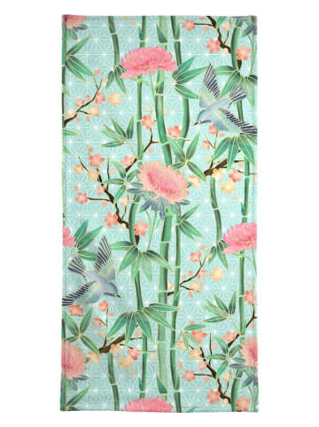 Juniqe Handtuch "Bamboo Birds and Blossom Mint" in Grün & Rosa