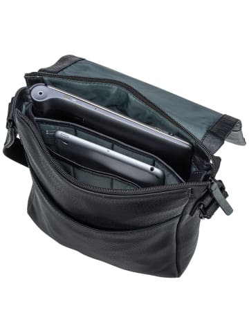 Jost Umhängetasche Stockholm Flap S in Black