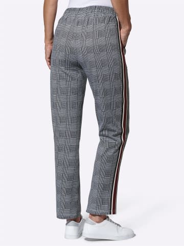 Sieh an! Freizeithose in schwarz-weiß-bedruckt