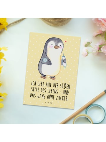 Mr. & Mrs. Panda Postkarte Pinguin Diabetes mit Spruch in Gelb Pastell