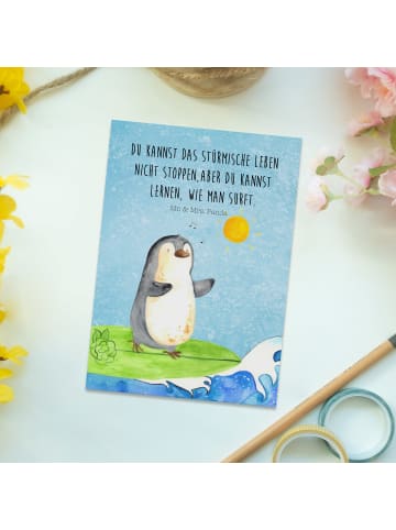 Mr. & Mrs. Panda Postkarte Pinguin Surfer mit Spruch in Eisblau