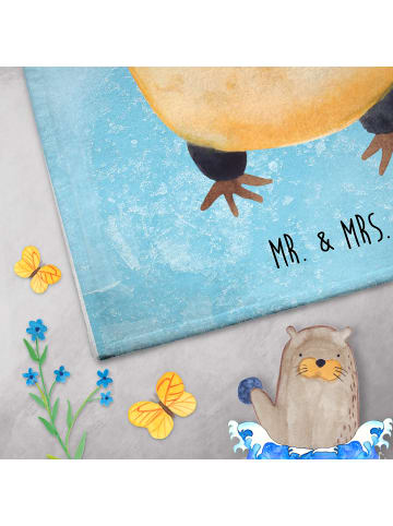 Mr. & Mrs. Panda Gästetuch Pinguin Luftballon ohne Spruch in Eisblau