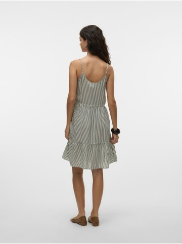Vero Moda Kleid in Laurel Wreath 1