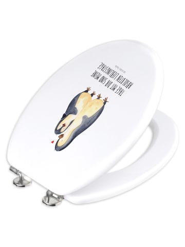 Mr. & Mrs. Panda Klodeckel Pinguin umarmen mit Spruch in Weiß
