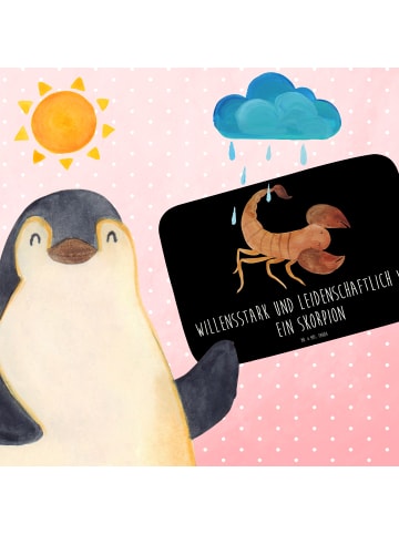 Mr. & Mrs. Panda Badematte Sternzeichen Skorpion mit Spruch in Schwarz