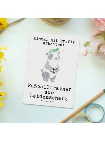 Mr. & Mrs. Panda Postkarte Fußballtrainer Leidenschaft mit Spruch in Weiß